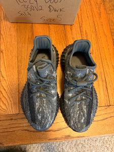 MX Dark Salt Adidas Yeezy 350 V2 size 5