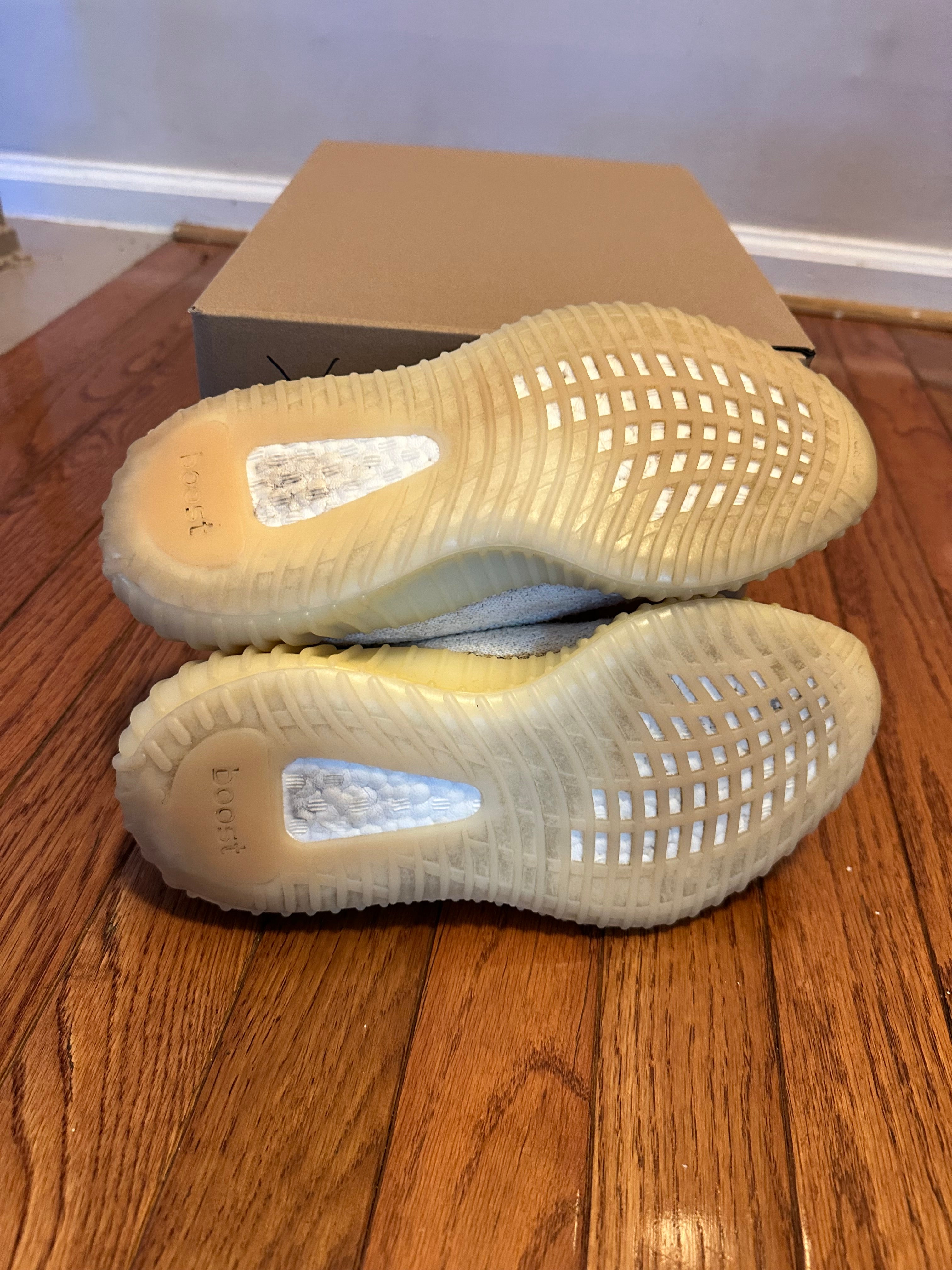 Cream Adidas Yeezy Boost 350 V2 size 4