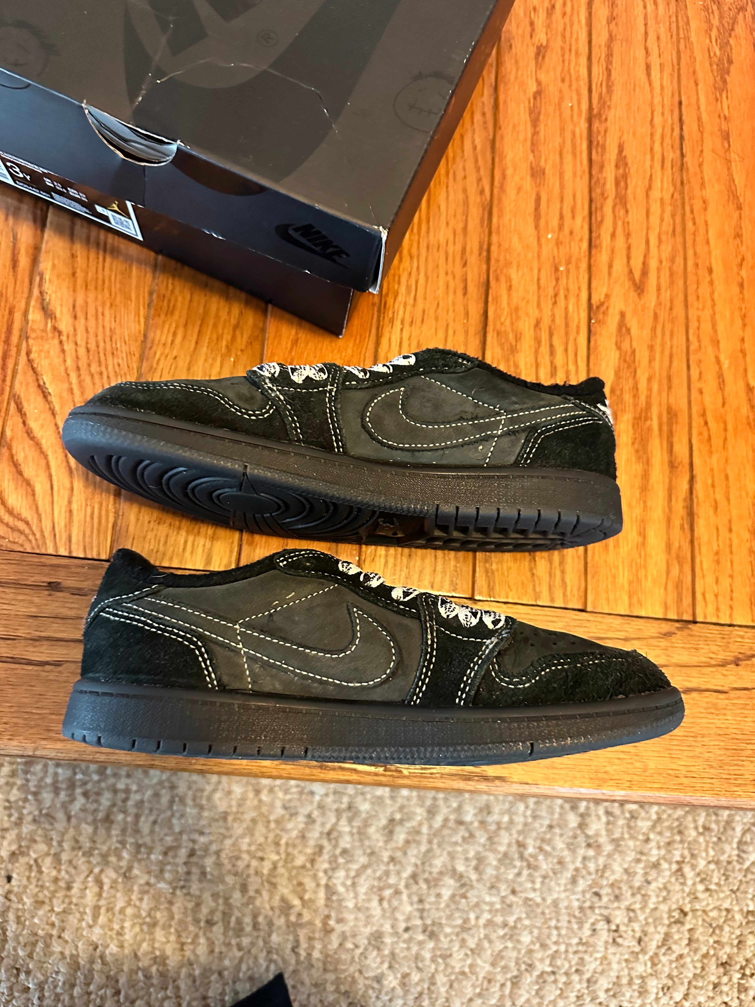 Black Phantom Travis Scott 1s size 3Y