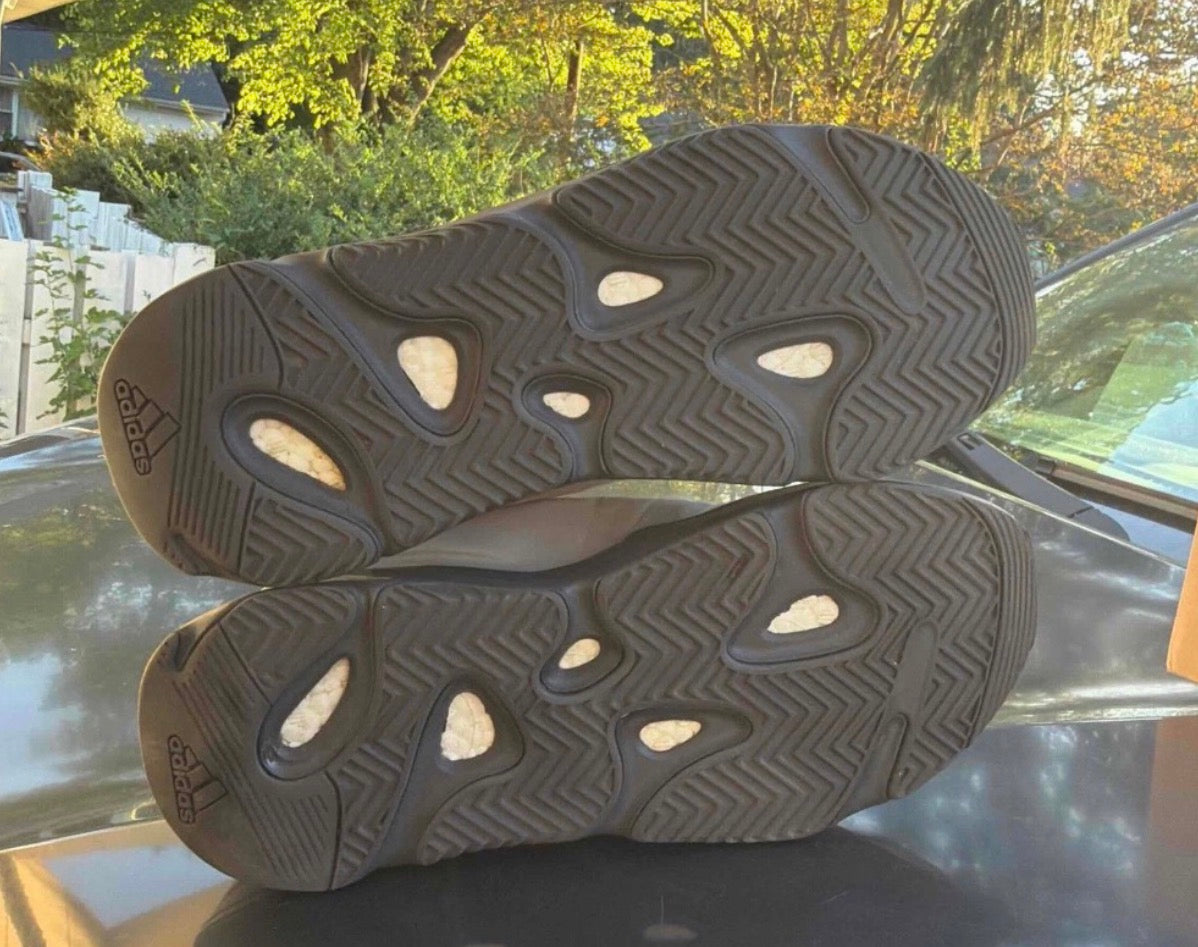 Yeezy 700 MNVN Metallic Size 12