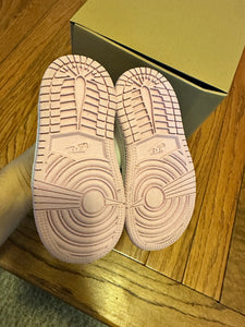 White Arctic Light Pink 1s size 6C