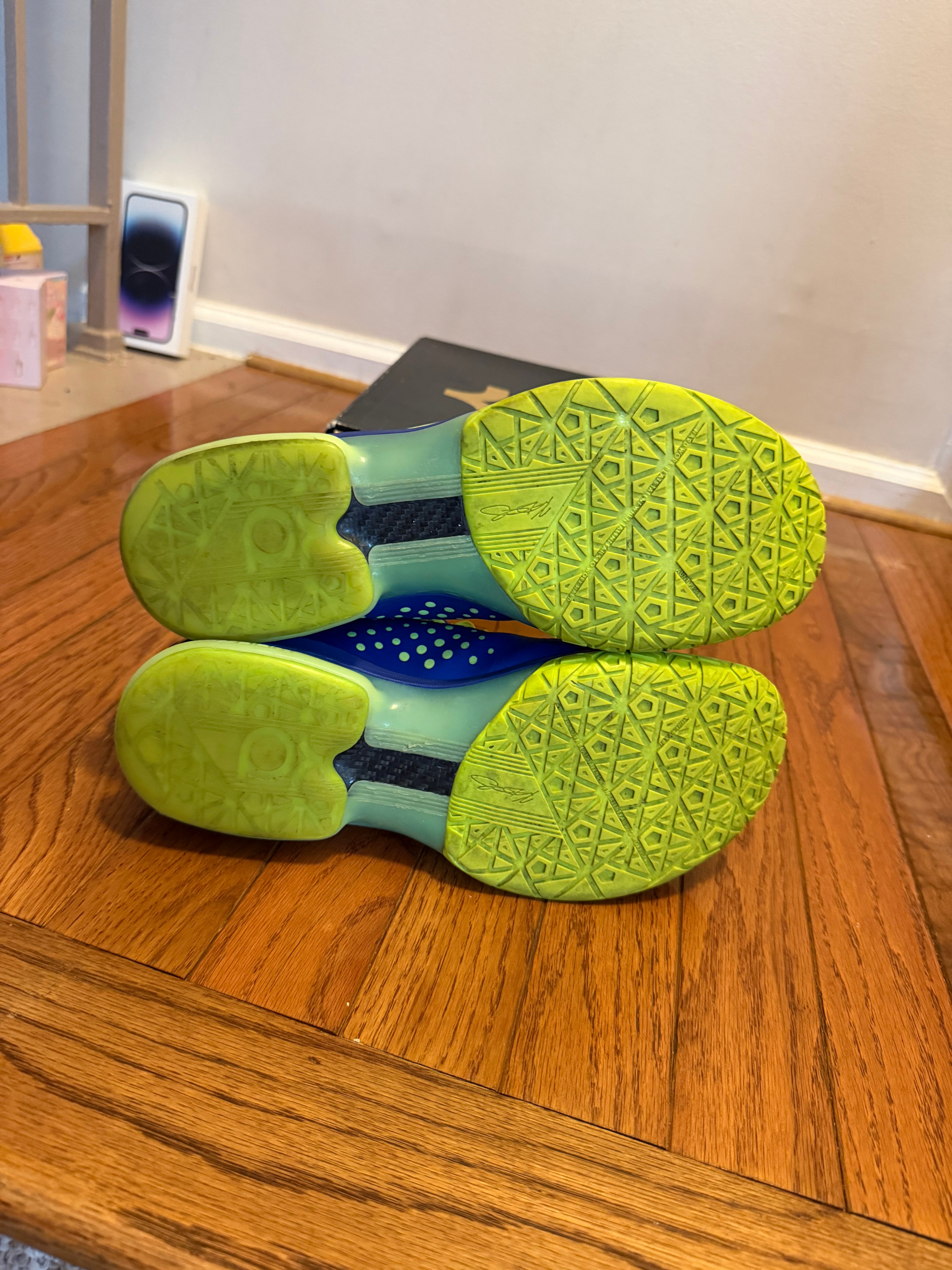 Superhero KD V Elite size 8.5