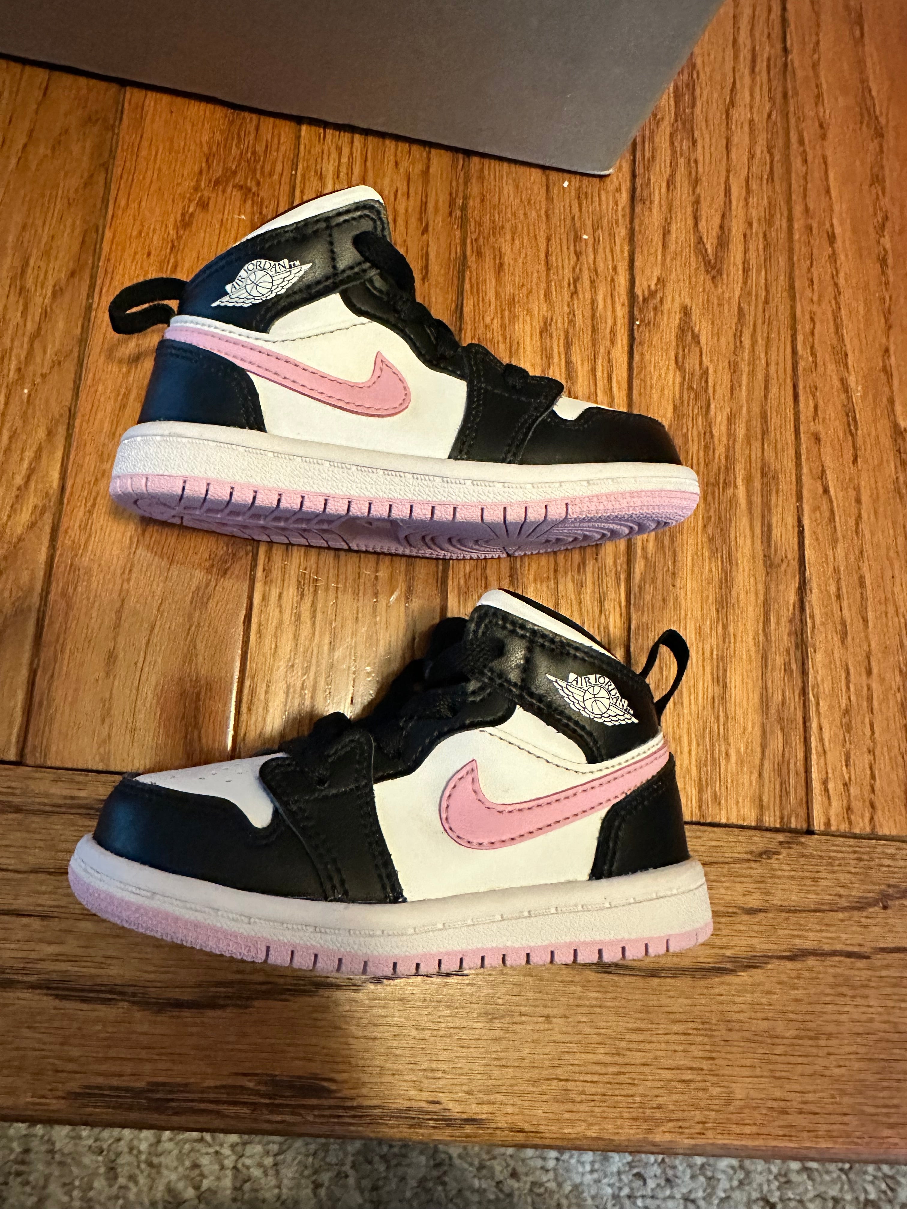 White Arctic Light Pink 1s size 6C