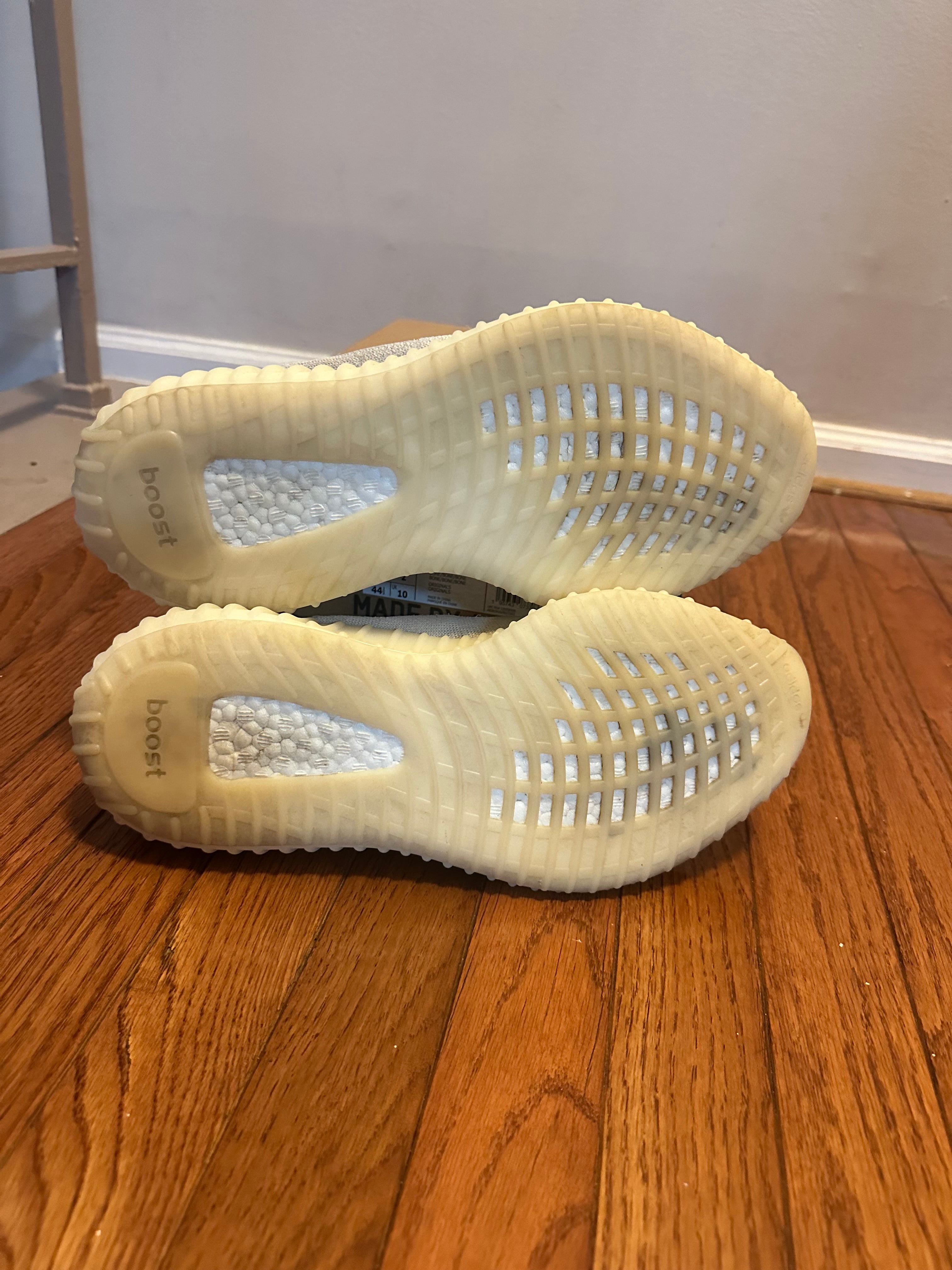Bone Adidas Yeezy Boost 350 V2 size 10.5
