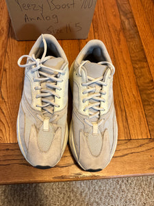 Analog Adidas Yeezy Boost 700 size 11.5