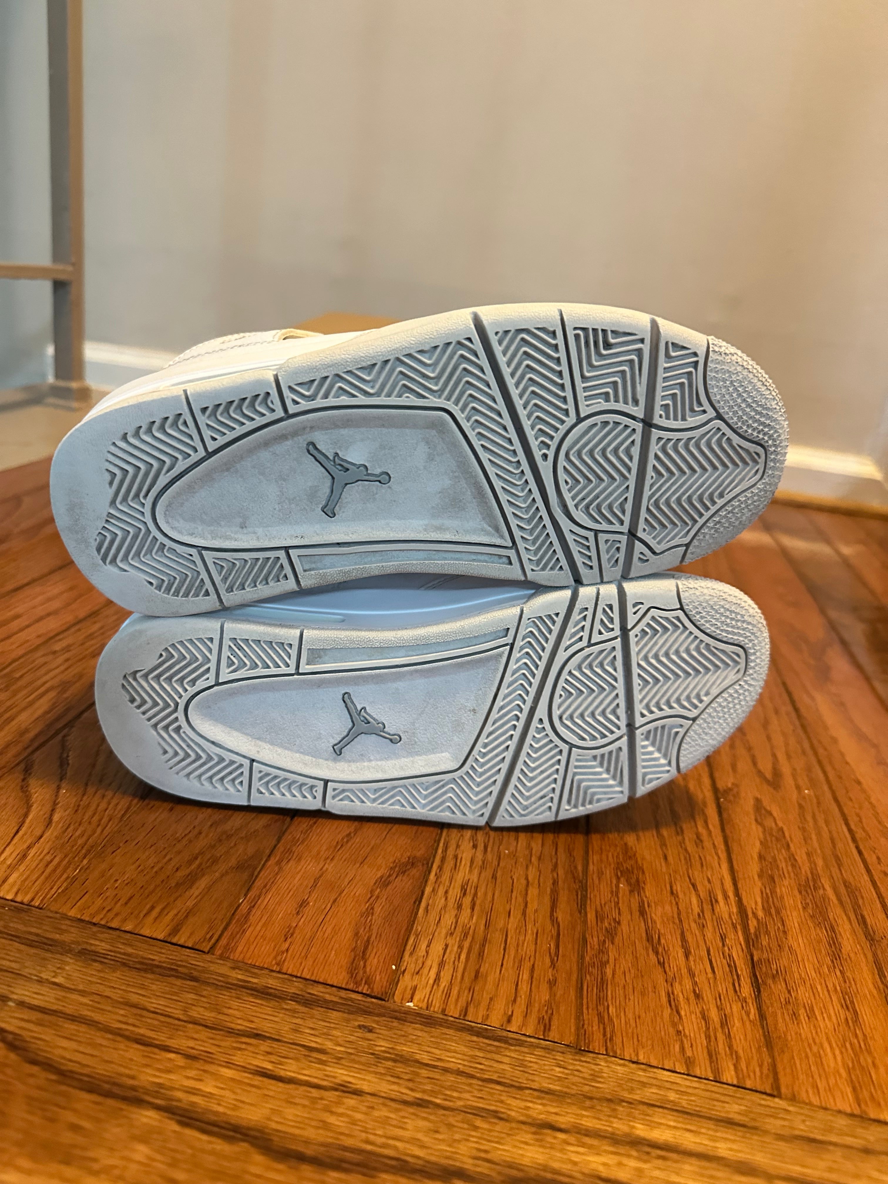 Pure Money 4s size 6