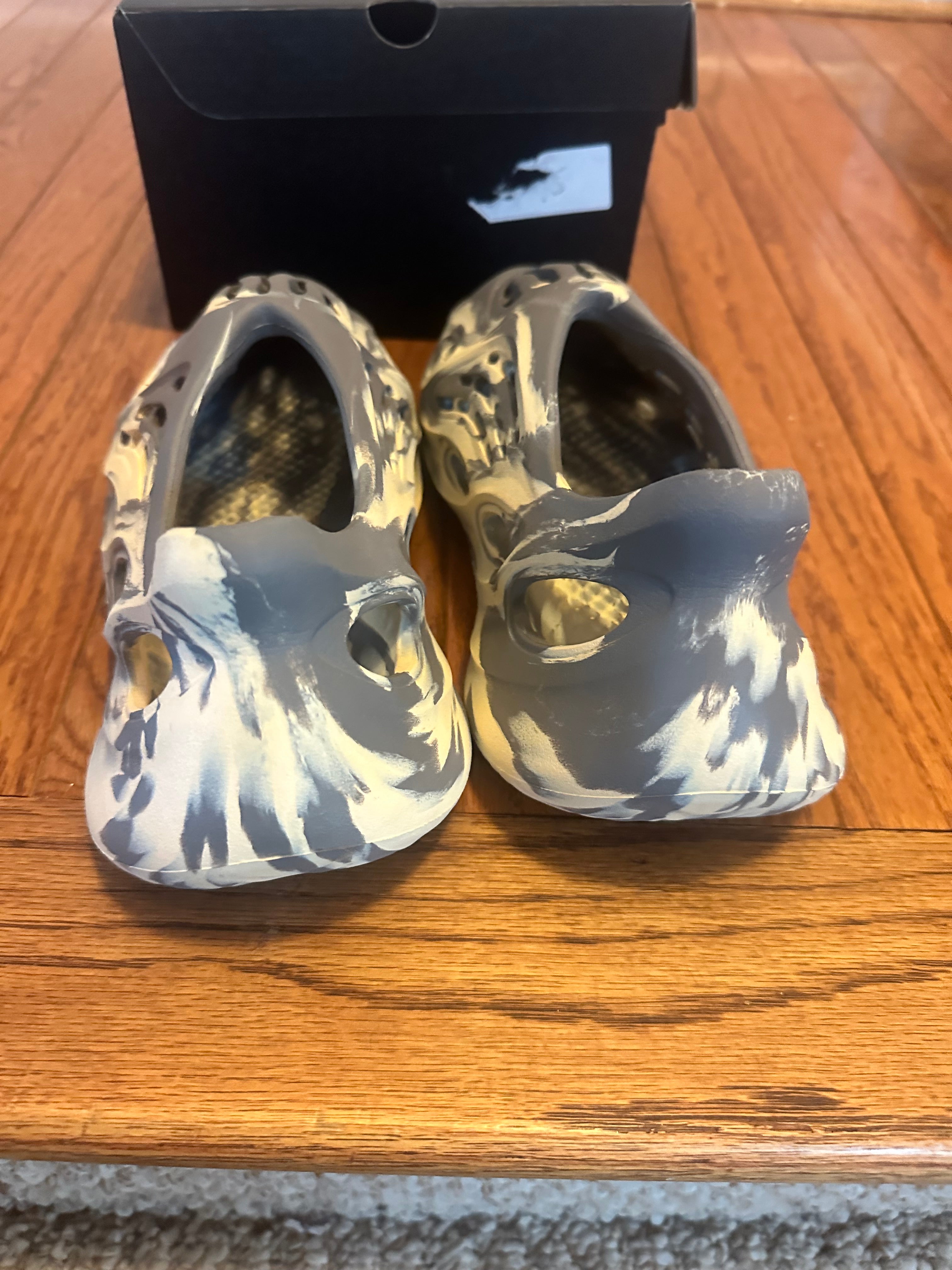 Moon Gray Adidas Foam RNNR size 6
