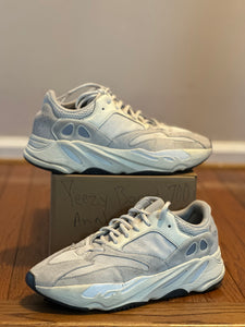 Analog Adidas Yeezy Boost 700 size 11.5