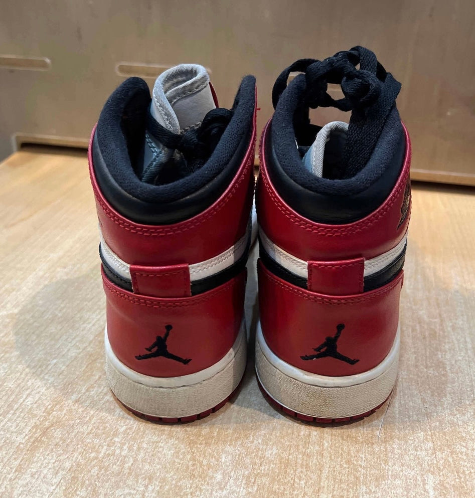 Chicago 1s Size 6Y