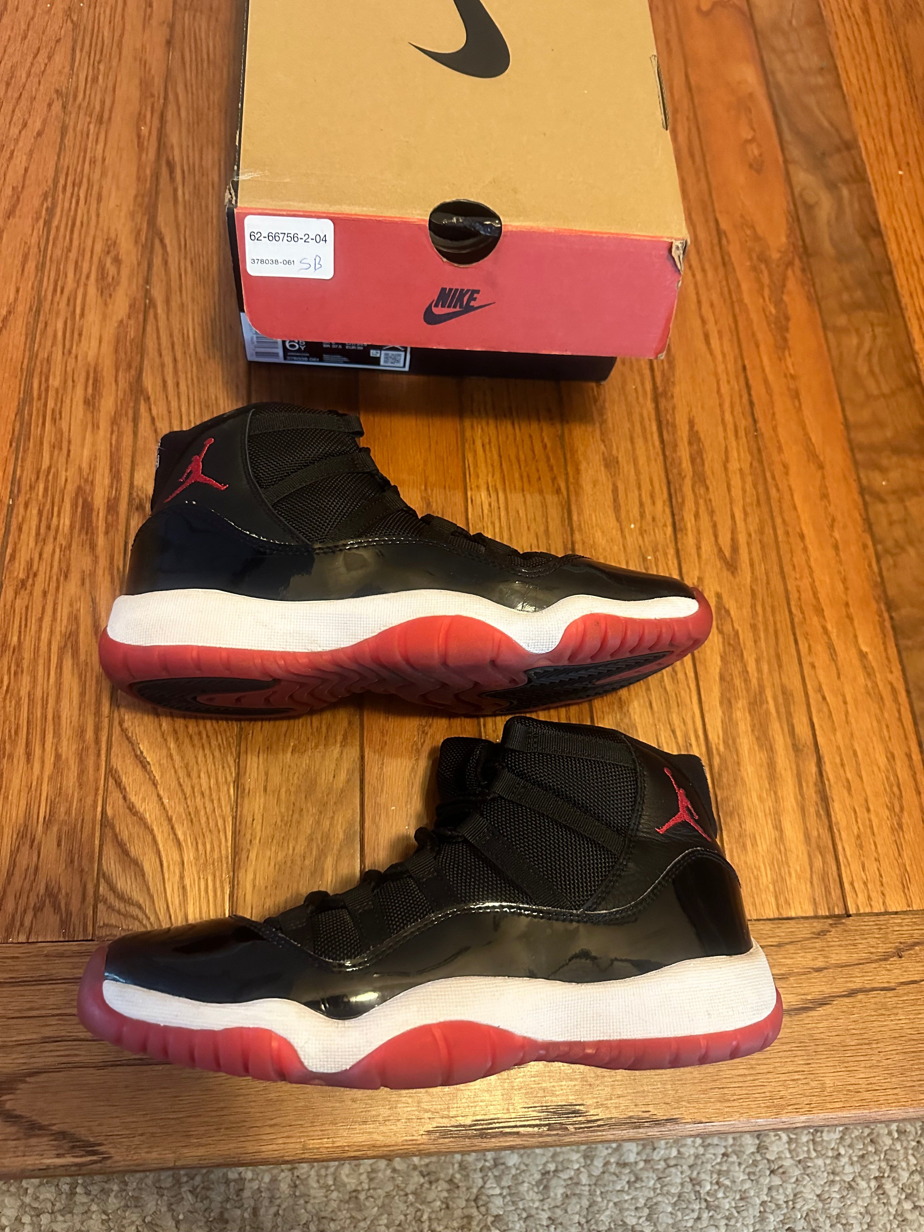 Bred 11s size 6.5