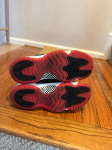 Bred 11s size 6.5