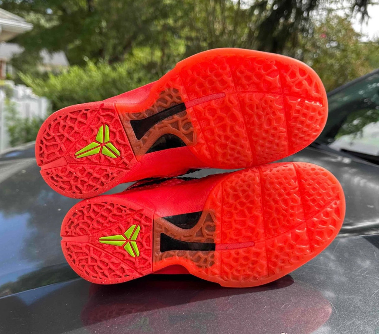 Zoom Kobe 6 Reverse Grinch Size 4.5Y