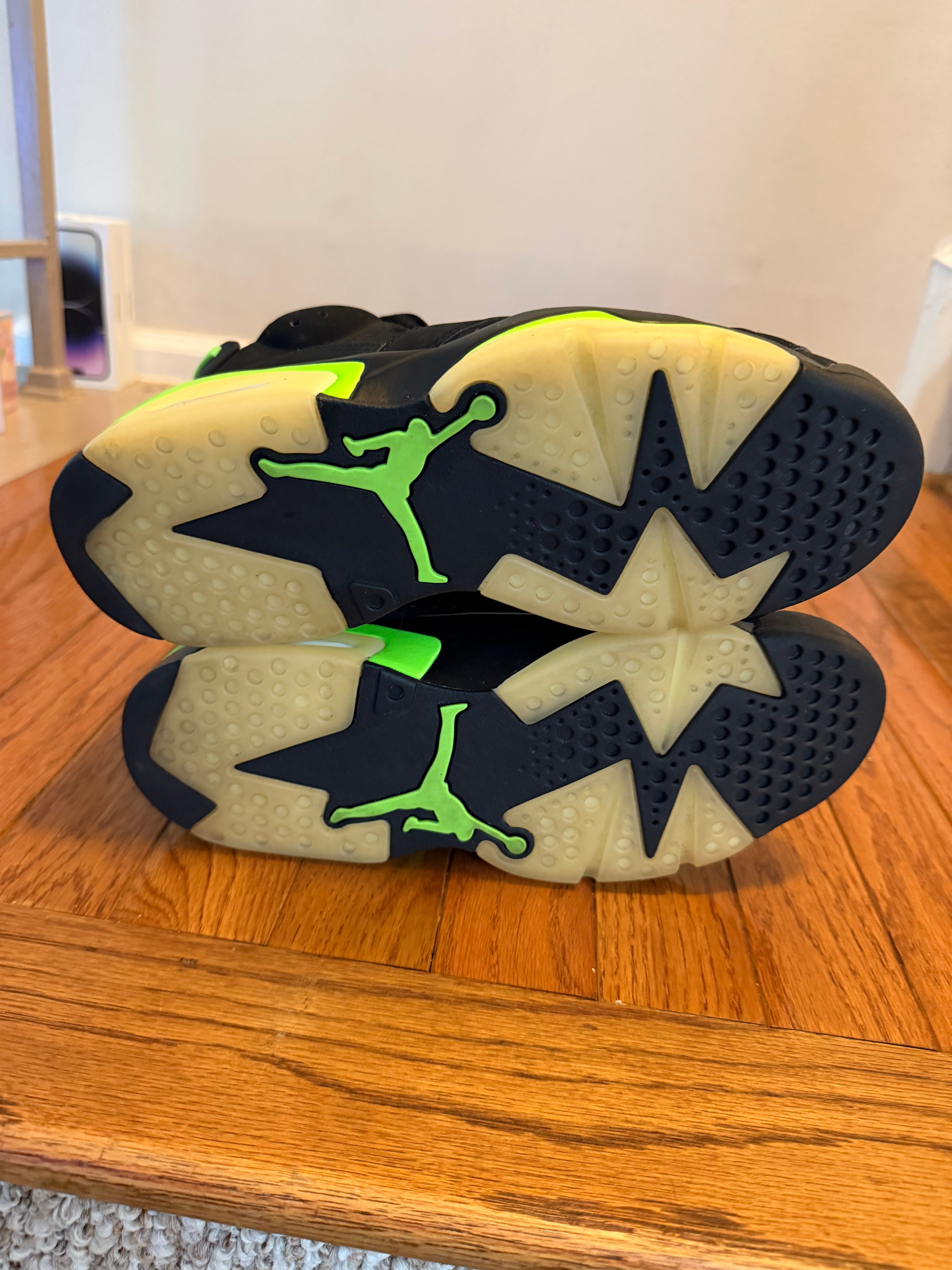 Eléctric Green 6s size 8.5