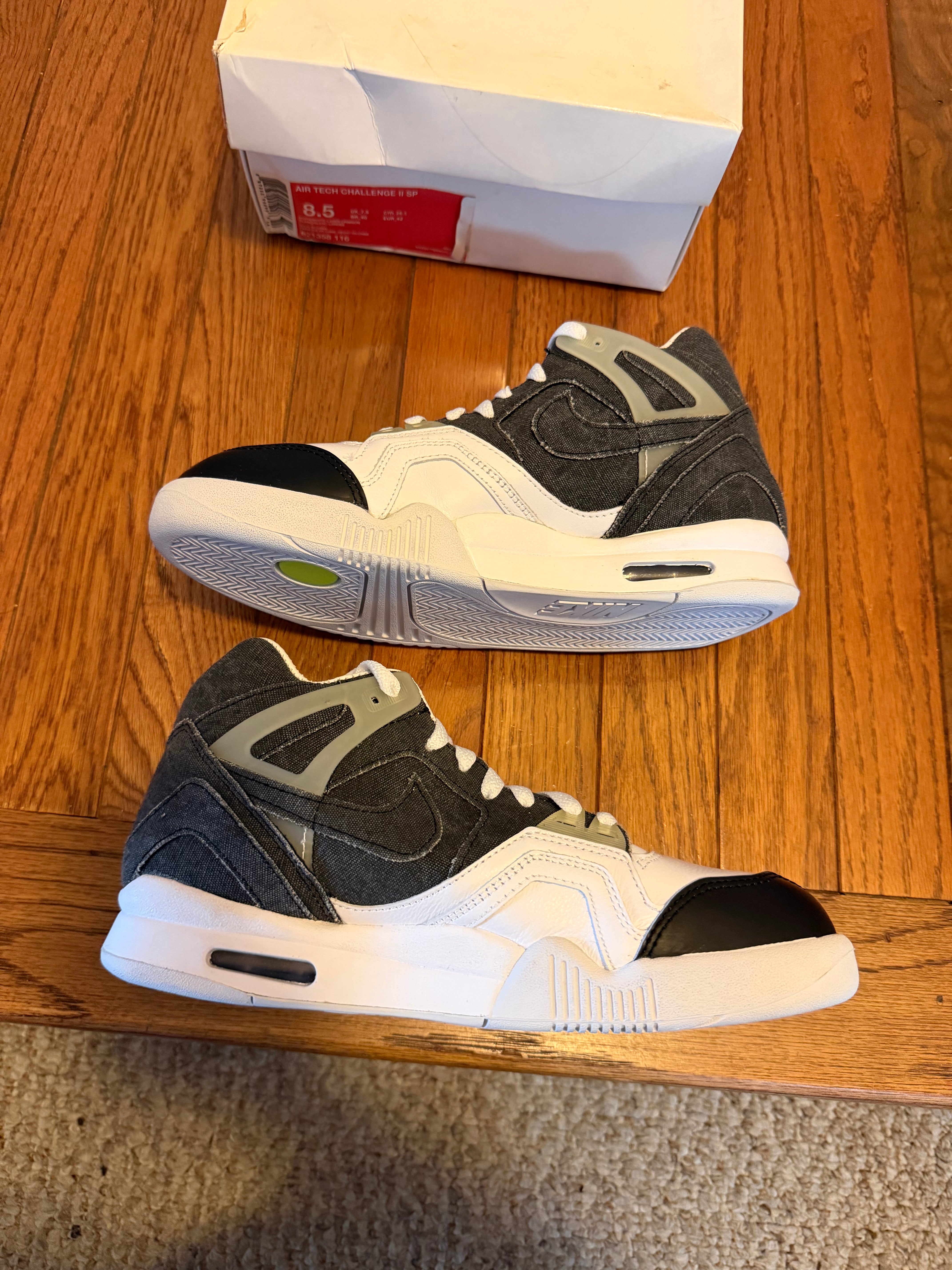 Brand new French Open Nike Air Tech Challenge 2 Size 8.5