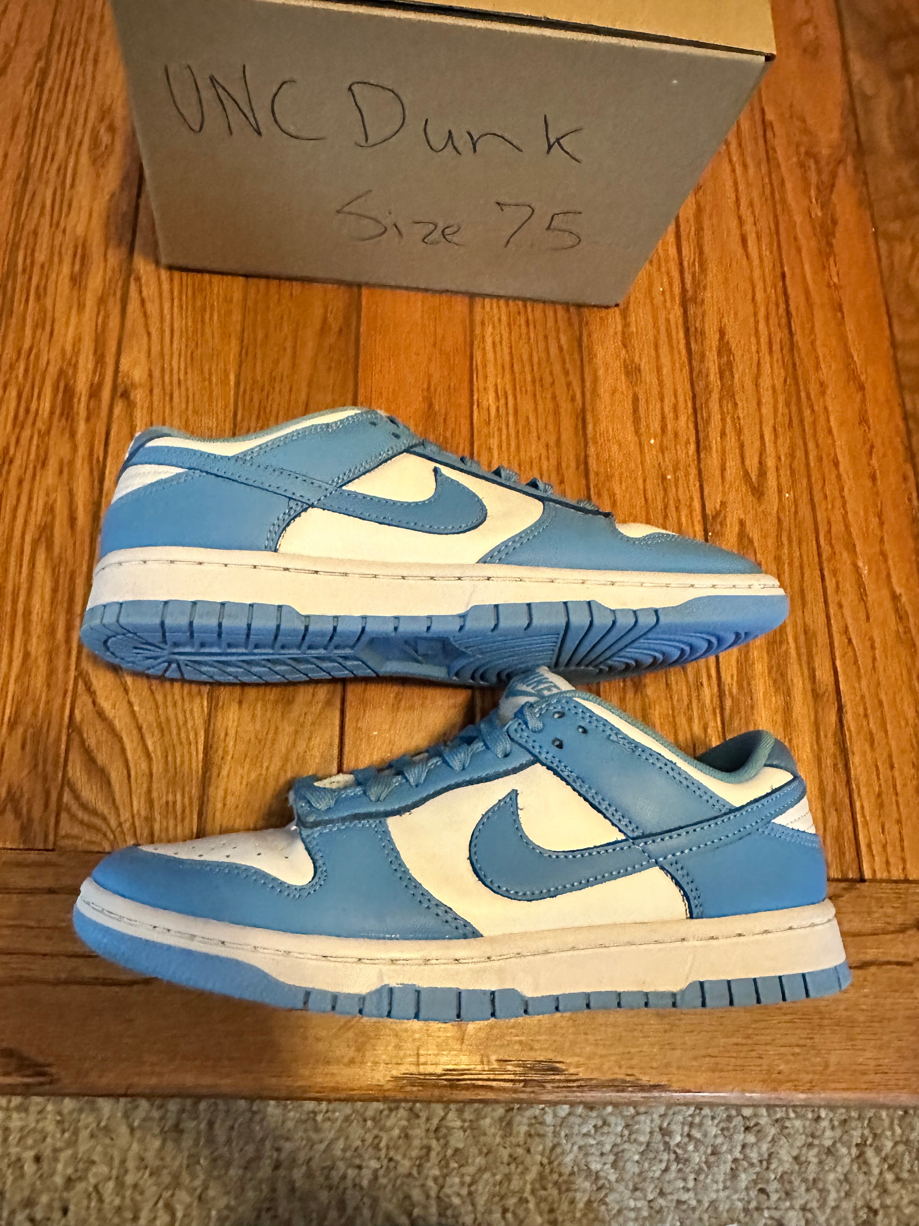 UNC Nike Dunk Low Size 7.5