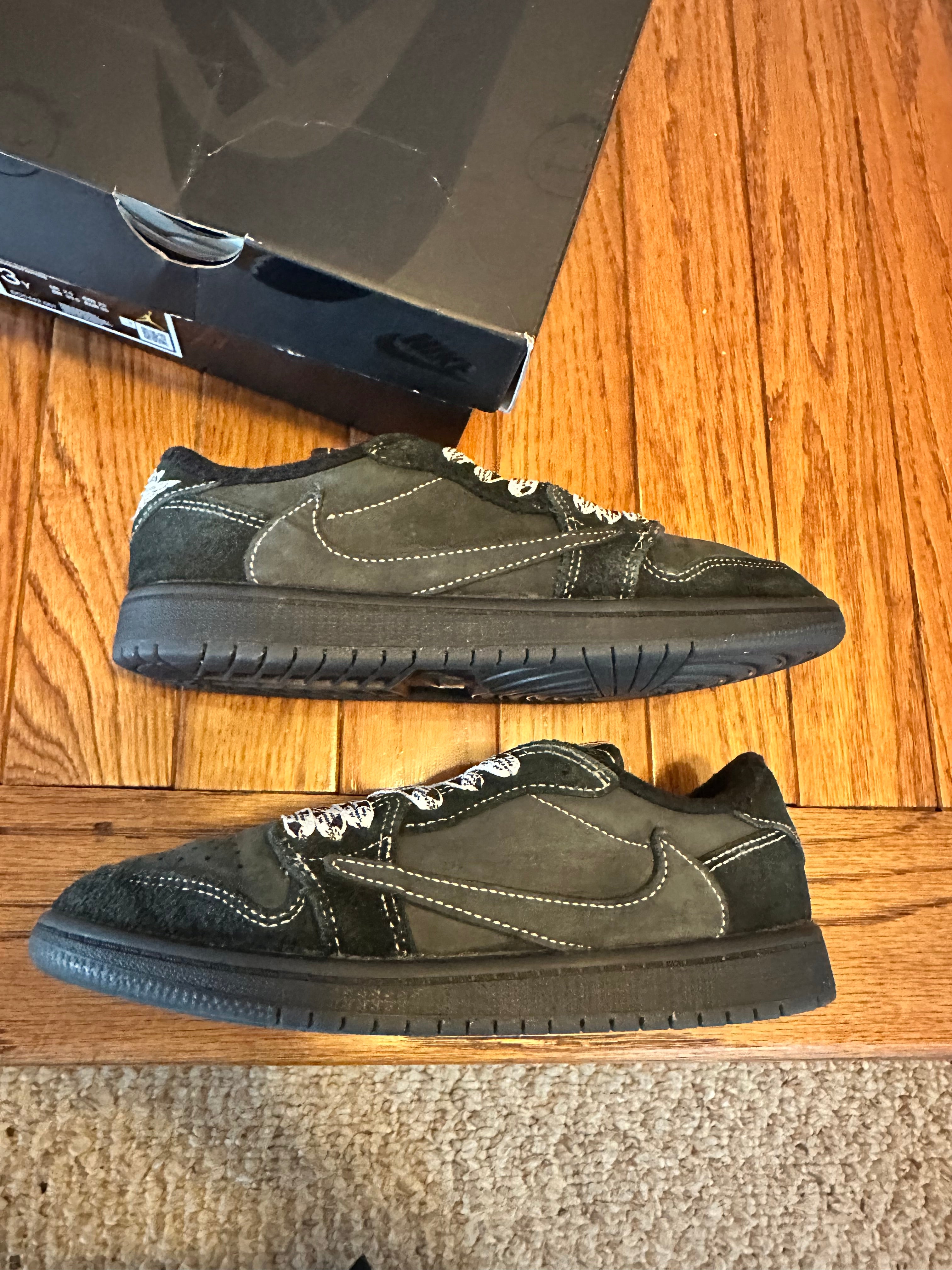 Black Phantom Travis Scott 1s size 3Y