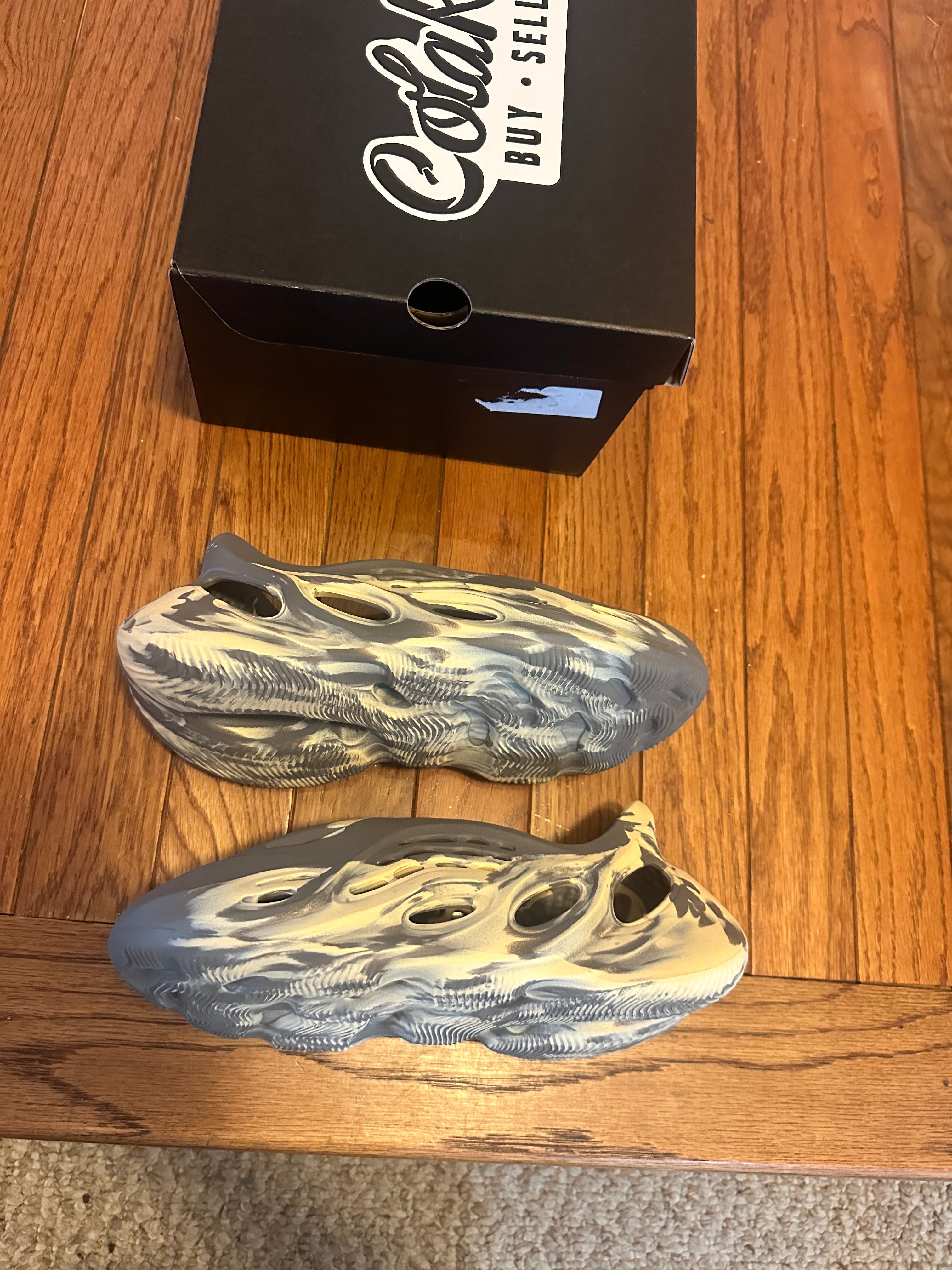 Moon Gray Adidas Foam RNNR size 6