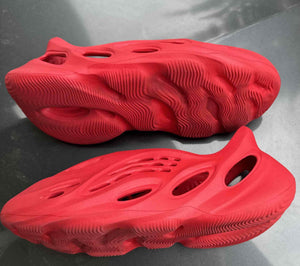 Yeezy Foam RNNR Vermillion Size 8