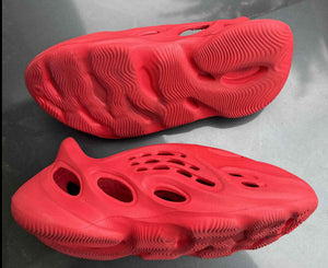 Yeezy Foam RNNR Vermillion Size 8