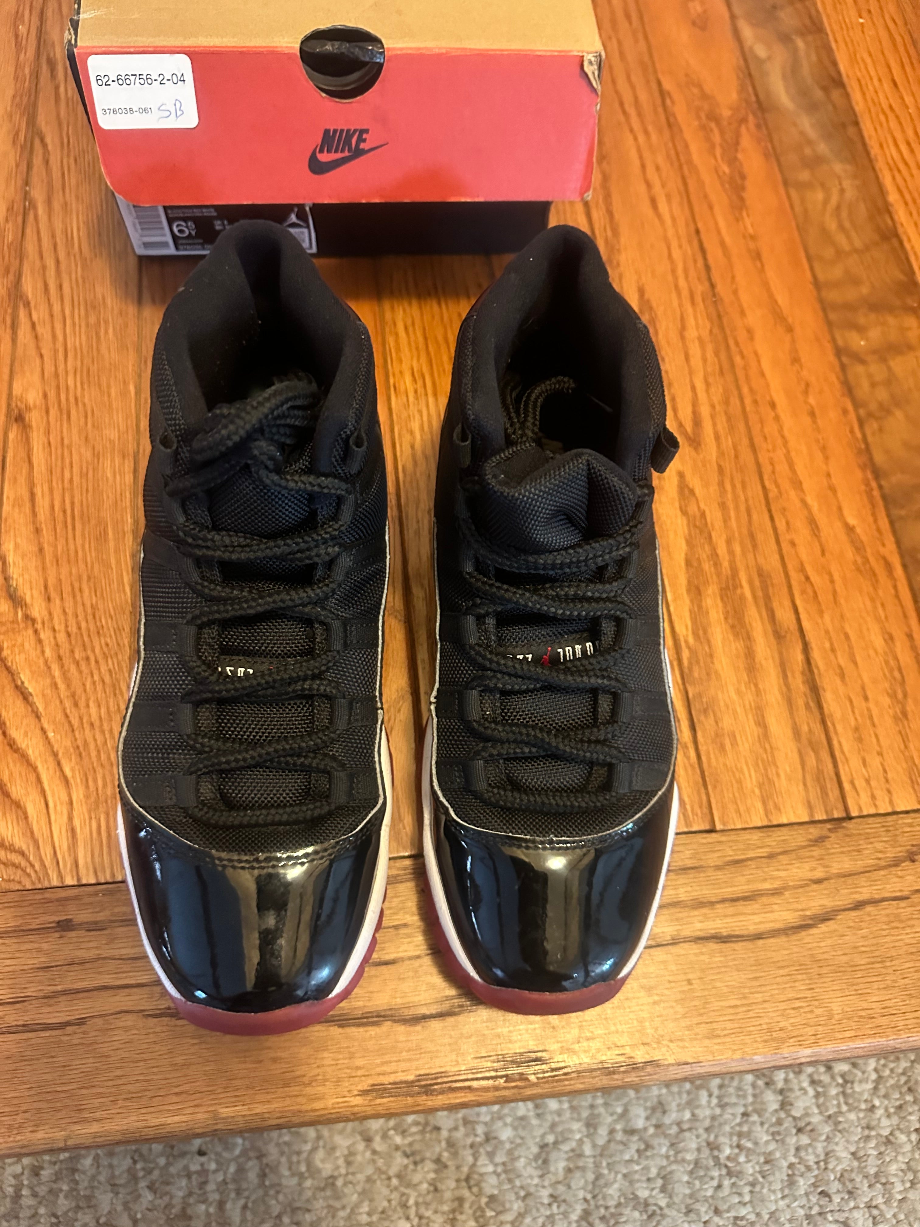 Bred 11s size 6.5