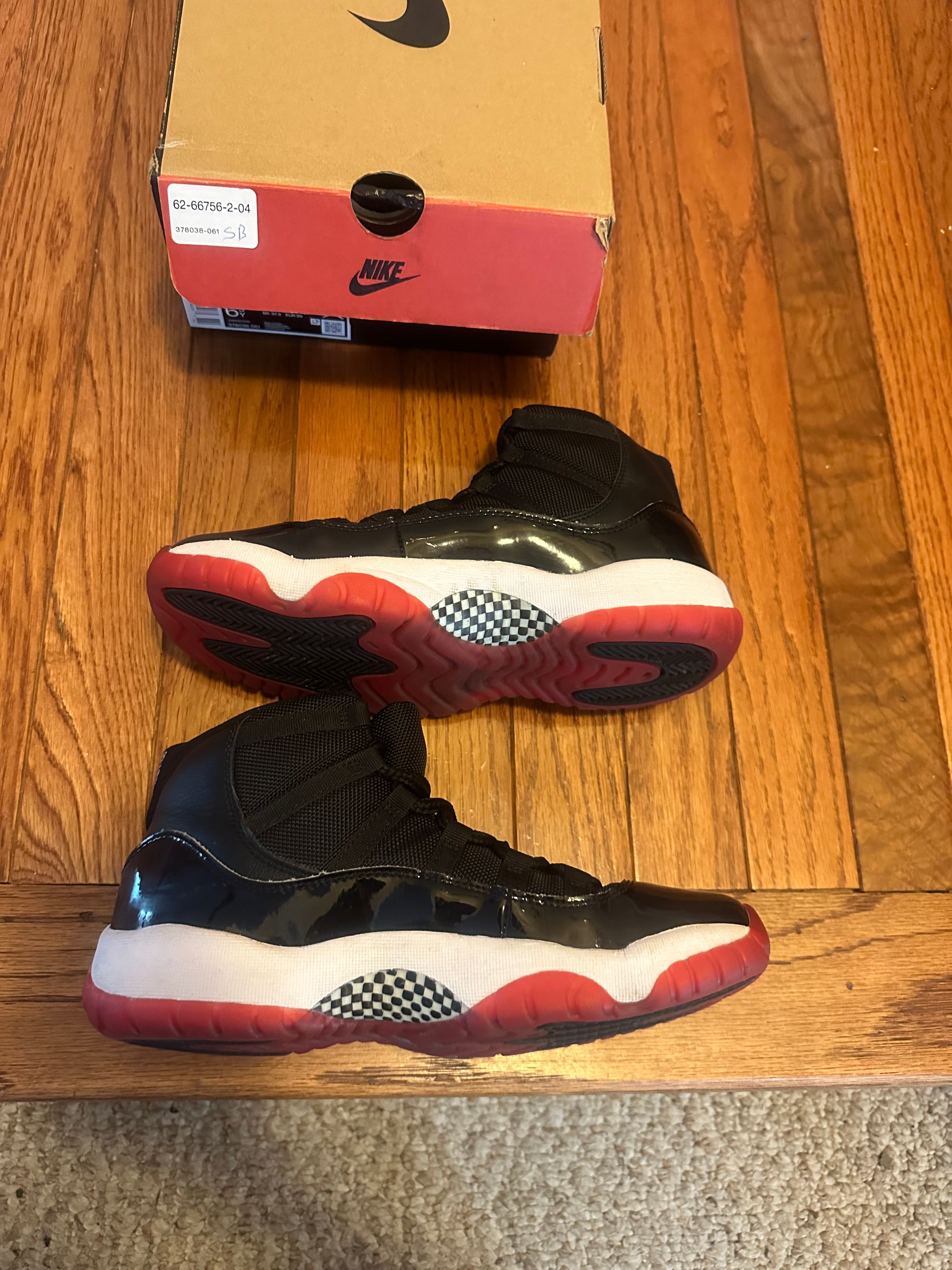 Bred 11s size 6.5