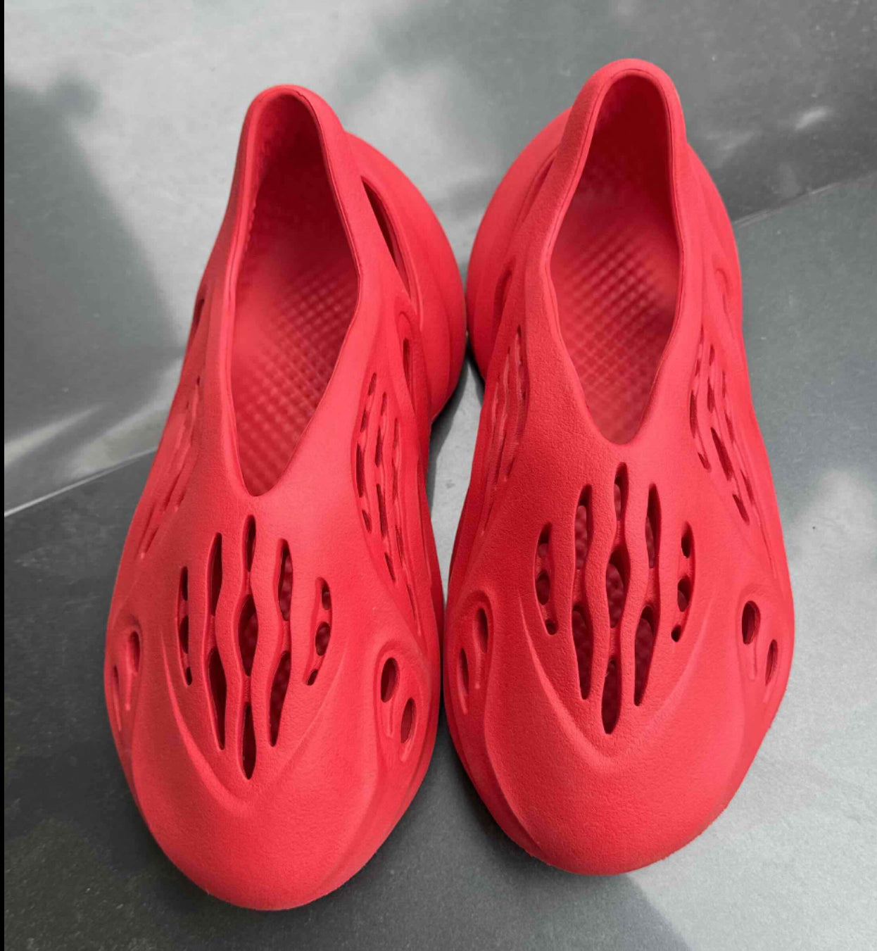 Yeezy Foam RNNR Vermillion Size 8