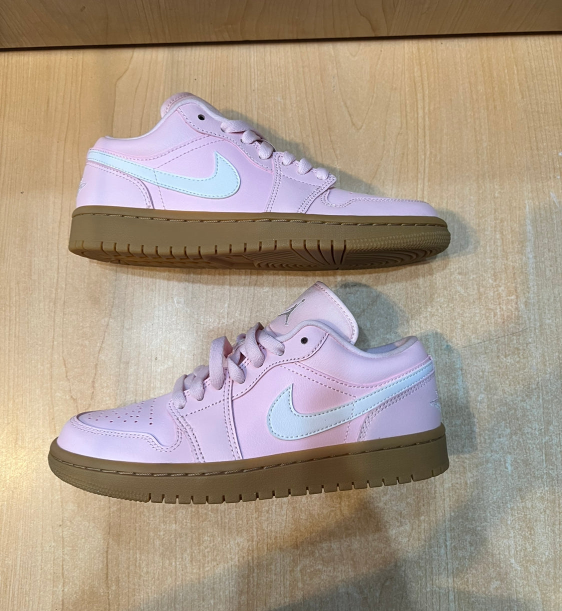 Brand New Artic Pink Gum Low 1s Size 4.5
