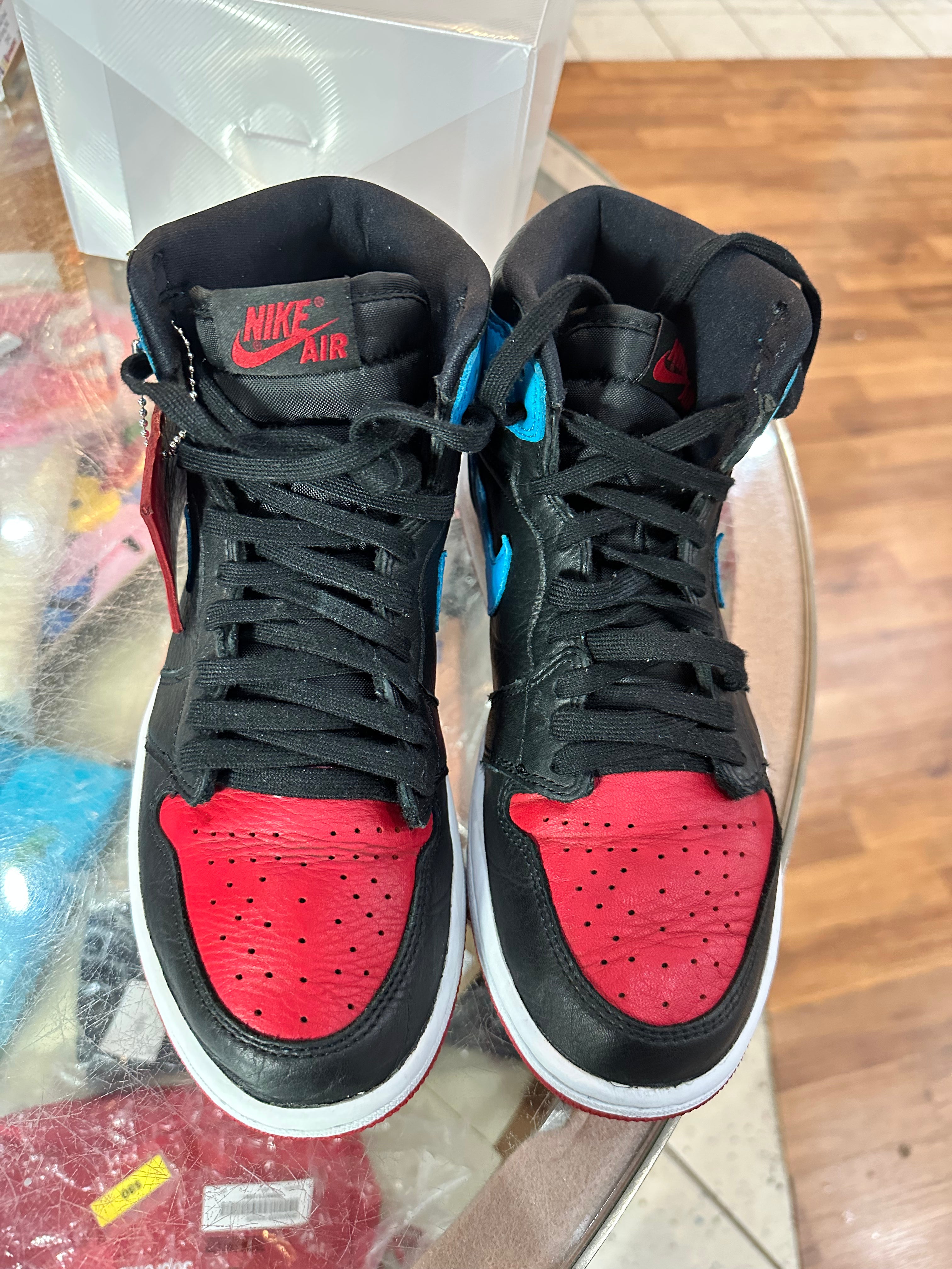 Unc To Chicago 1s size 7.5 (men) 9 (women)