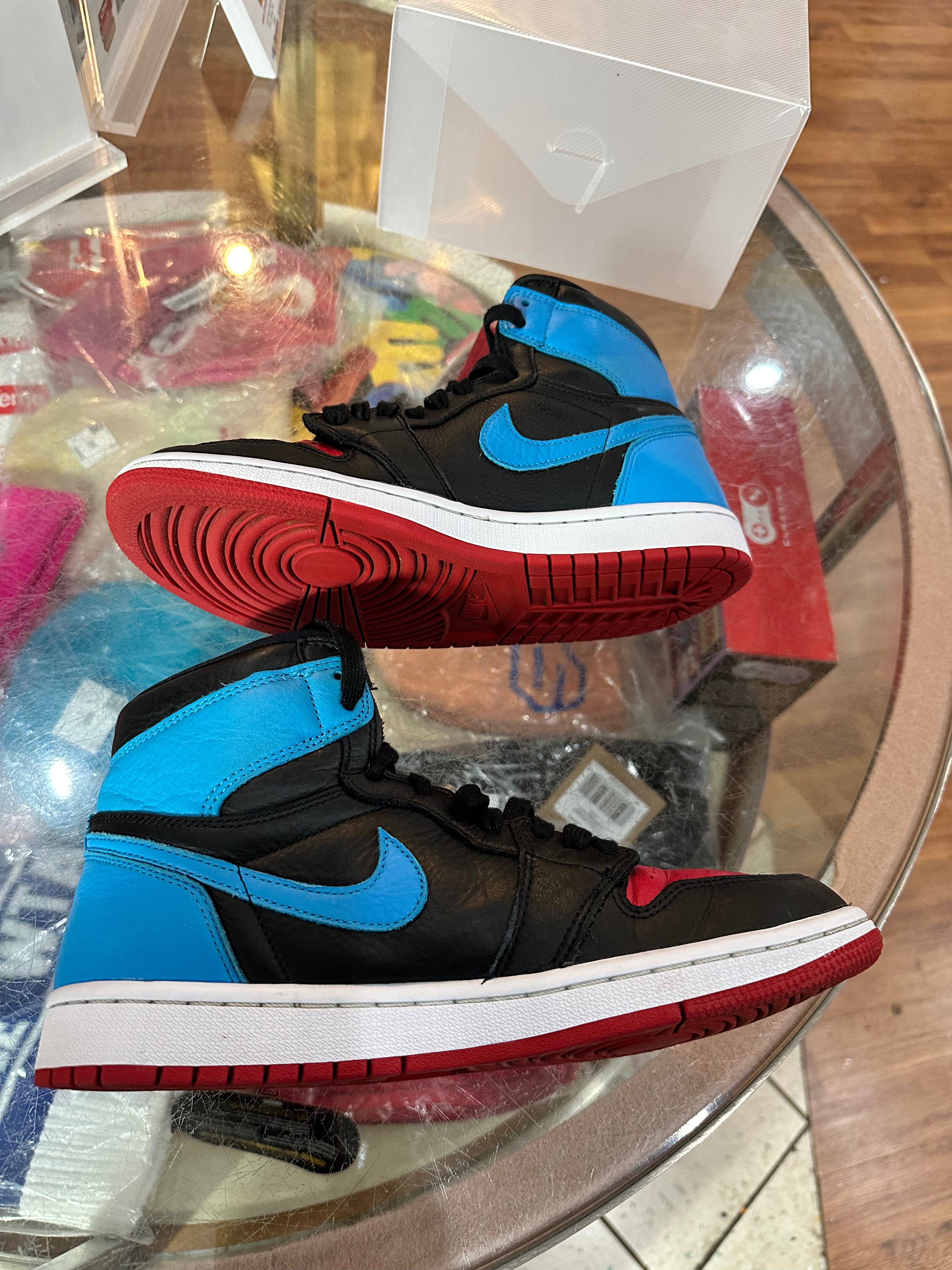 Unc To Chicago 1s size 7.5 (men) 9 (women)
